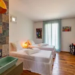 Salty Villa Azolimnos